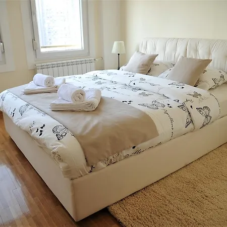 Bella Art Apartment
